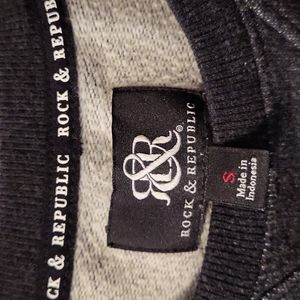 ROCK & REPUBLIC Men,s black sweter.Size small.